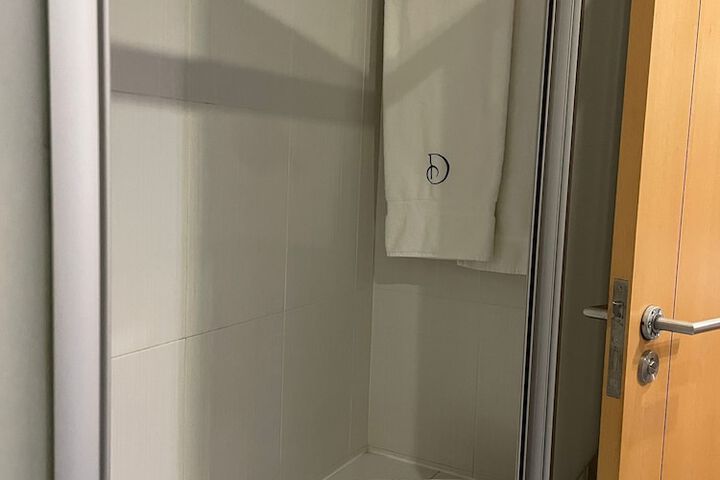 Room 34 of 37