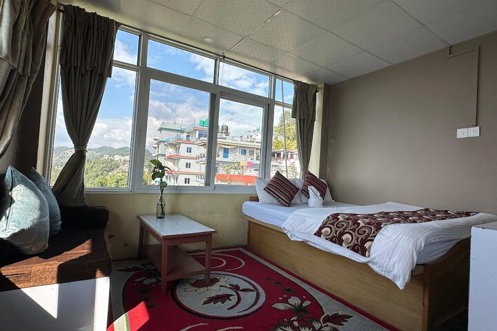 Room 4 of 25