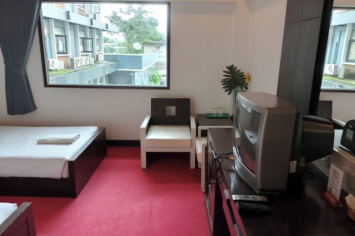 Room 25 of 38