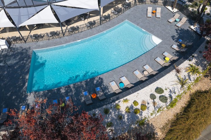 Pool 122 of 278