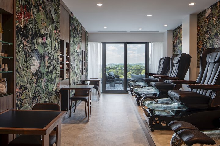 Nail salon
