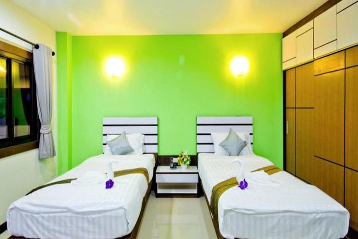 Room 6 of 37