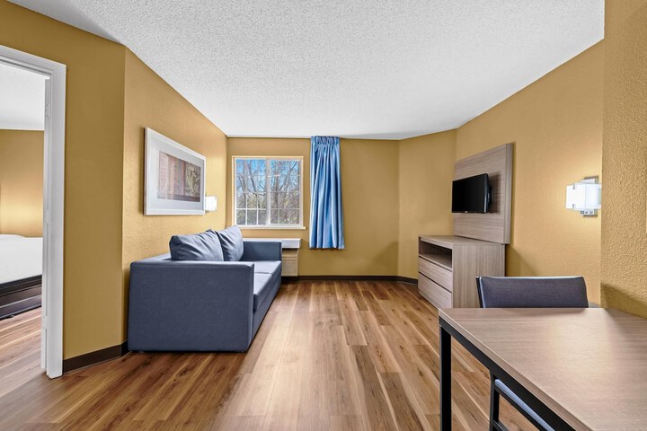 Room 10 of 36