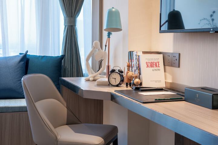 Room 10 of 31