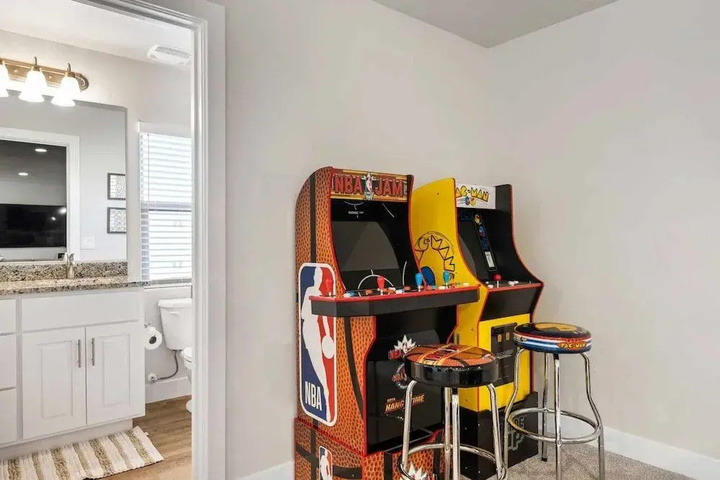 Room 10 of 21