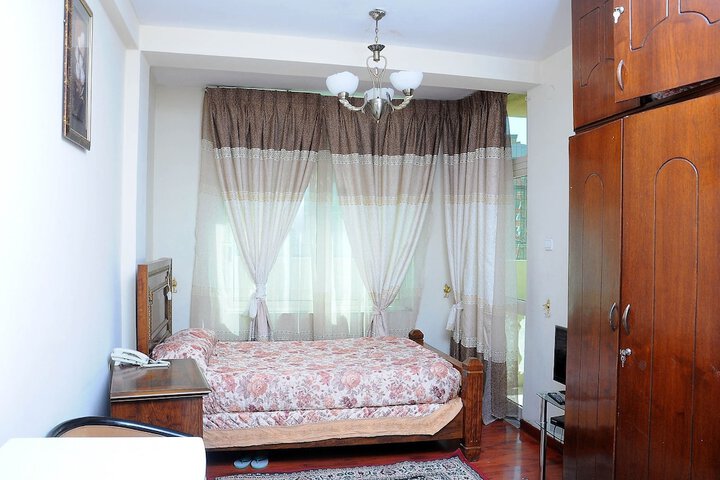 Room 6 of 34