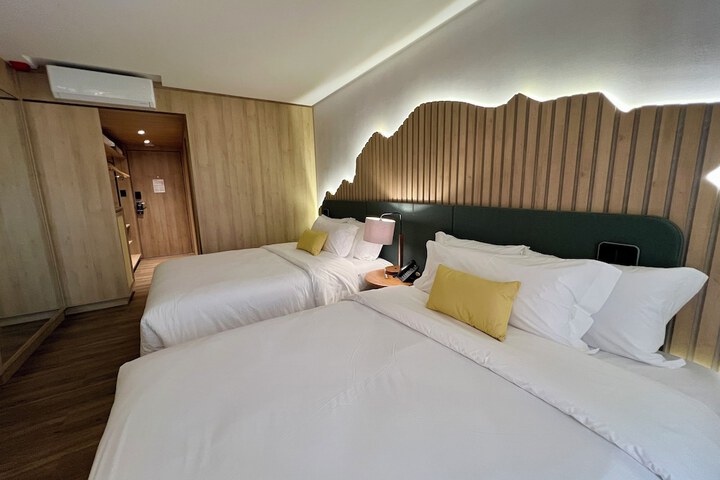 Room 28 of 51
