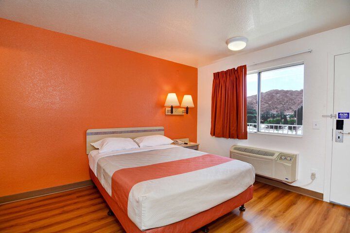 Room 7 of 28