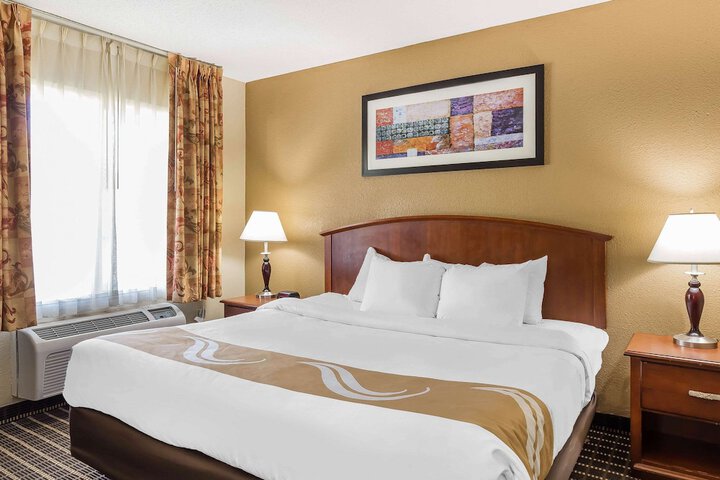 1 King Bed (5 of 13)