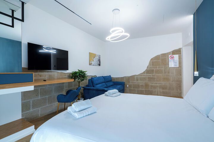 Room 6 of 27