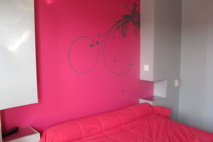Room 12 of 65