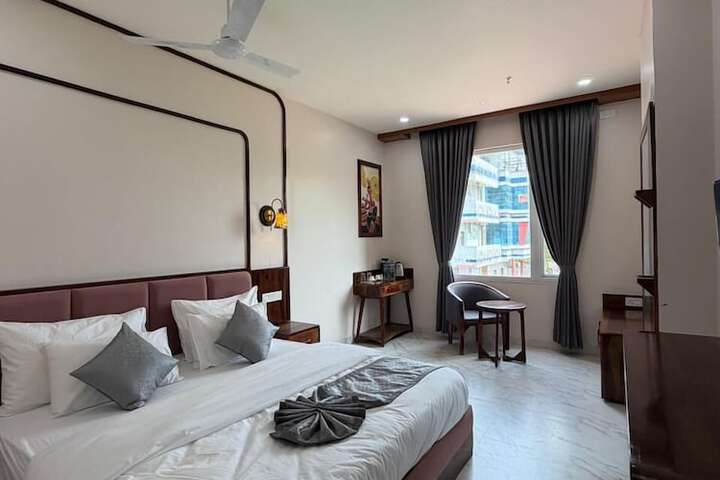 Room 17 of 28