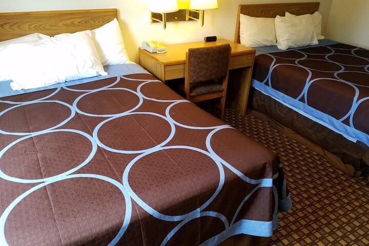 Room 10 of 26