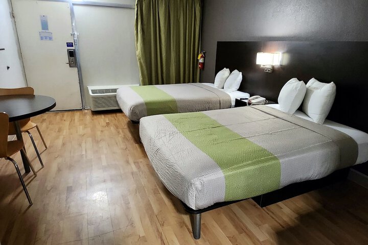 Room 13 of 21