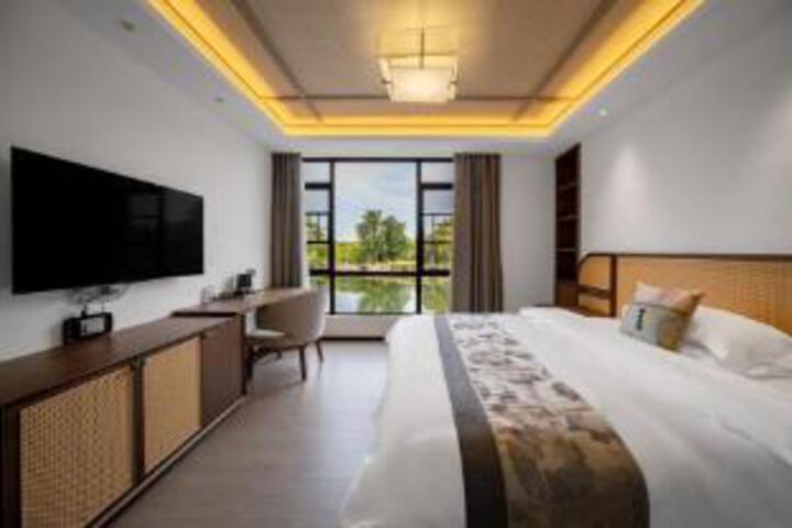 Room 8 of 10