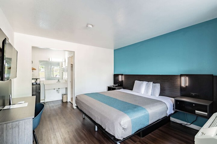 Room 8 of 22