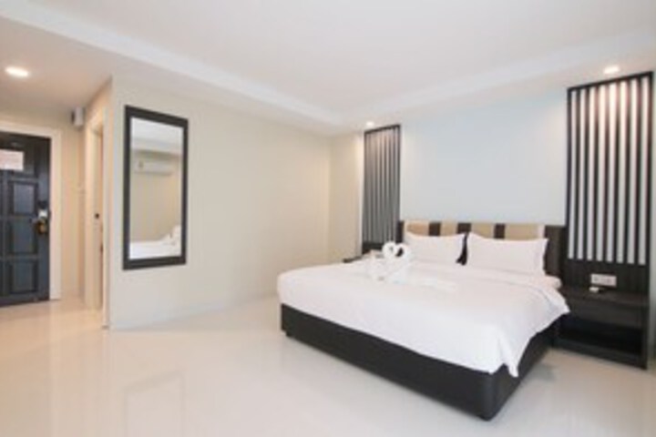 Room 30 of 32