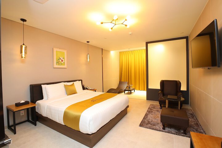 Room 15 of 84