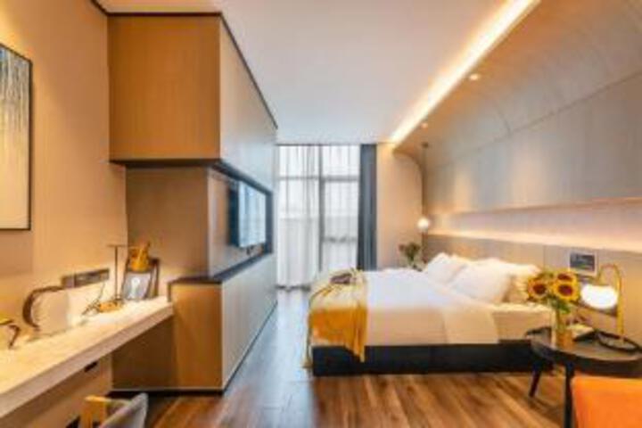 Room 4 of 6