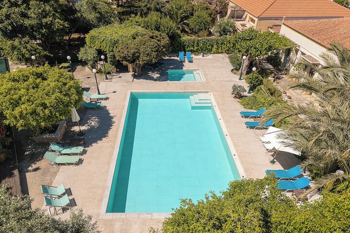 Pool Hotel