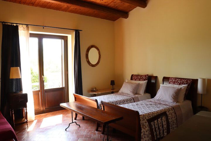 Room 2 of 33