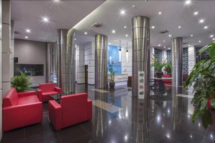 Entrance & Lobby