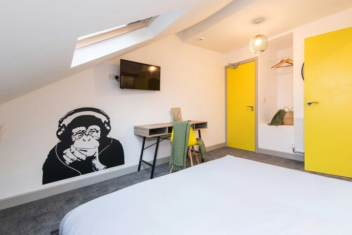 Room 5 of 14