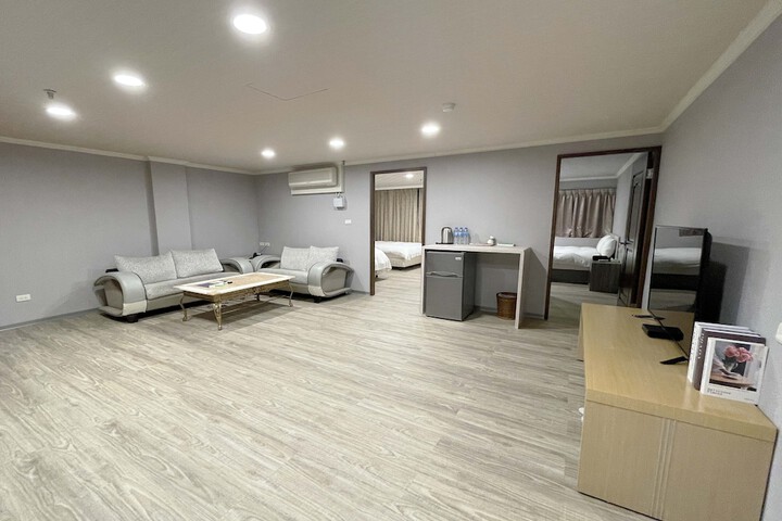 Room 14 of 73