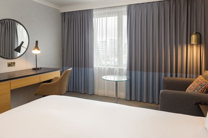 Room 33 of 118