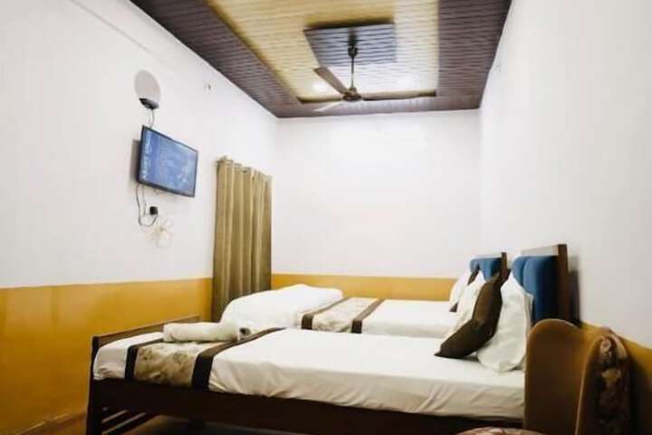 Room 12 of 32