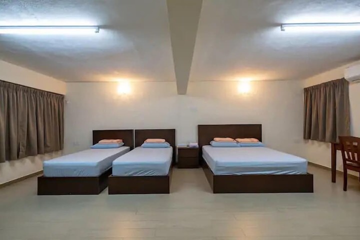 Room 9 of 16