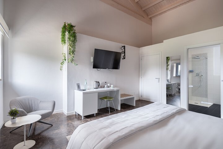 Room 10 of 45