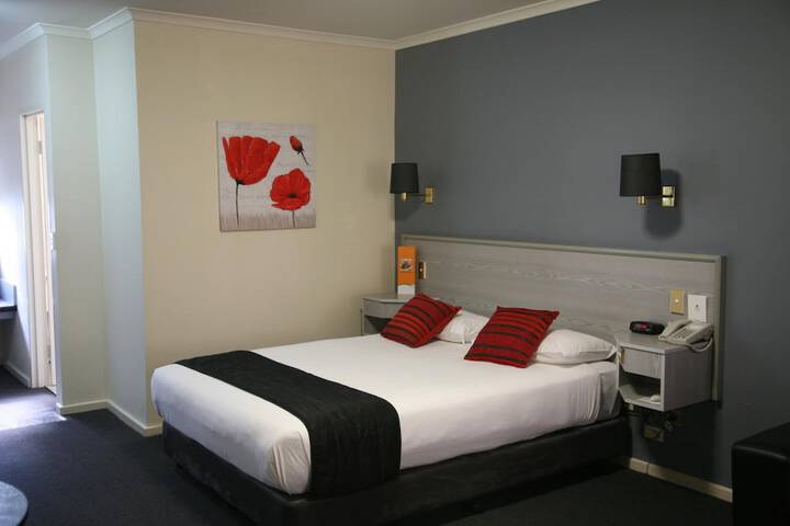 Room 12 of 37