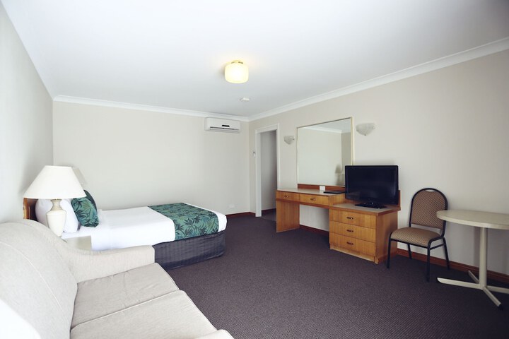 Room 4 of 34