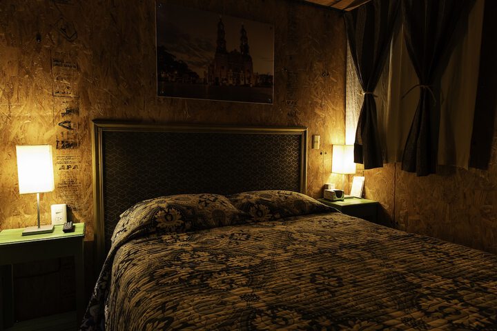 Room 16 of 64