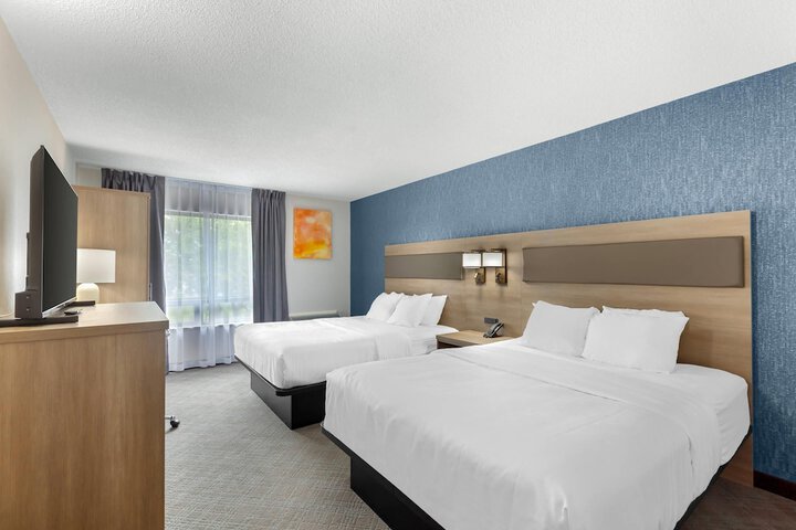 Room 10 of 28