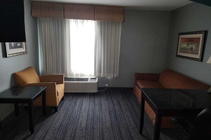 Room 9 of 26