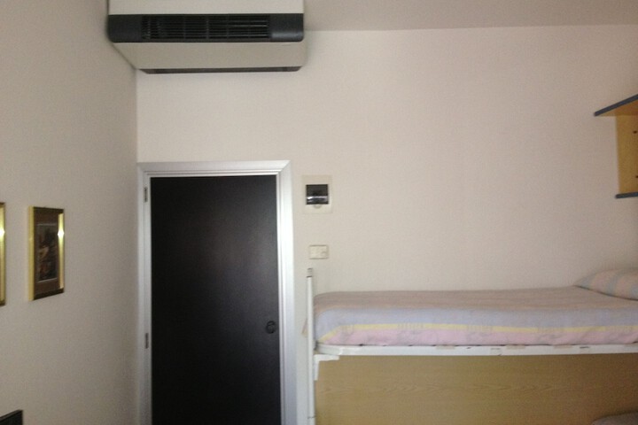 Room 10 of 36