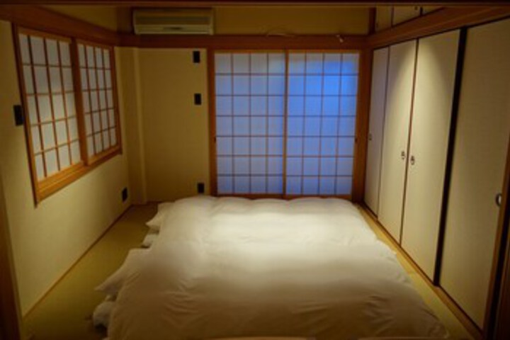 Room 8 of 13