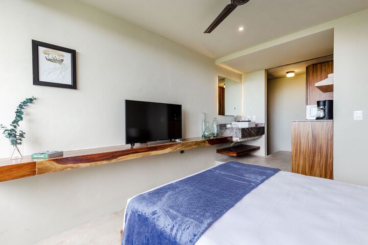 Room 5 of 9
