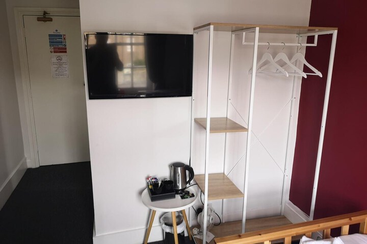 Room 16 of 28