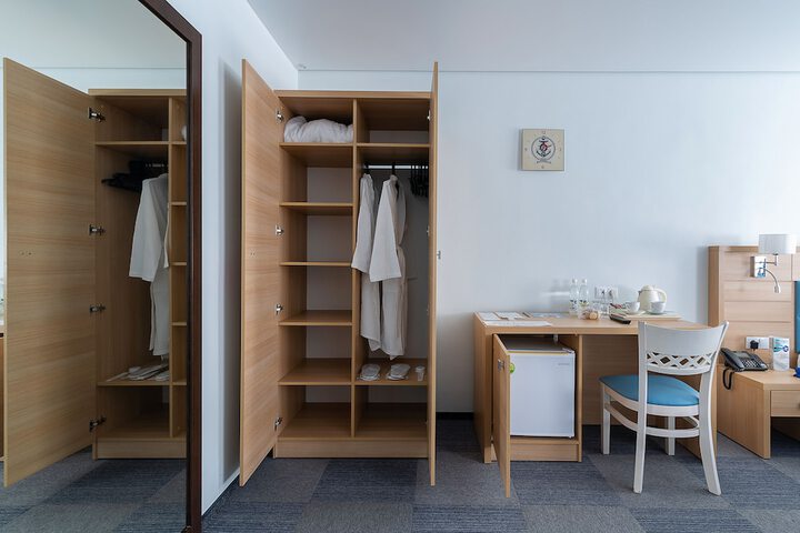 Room 25 of 142