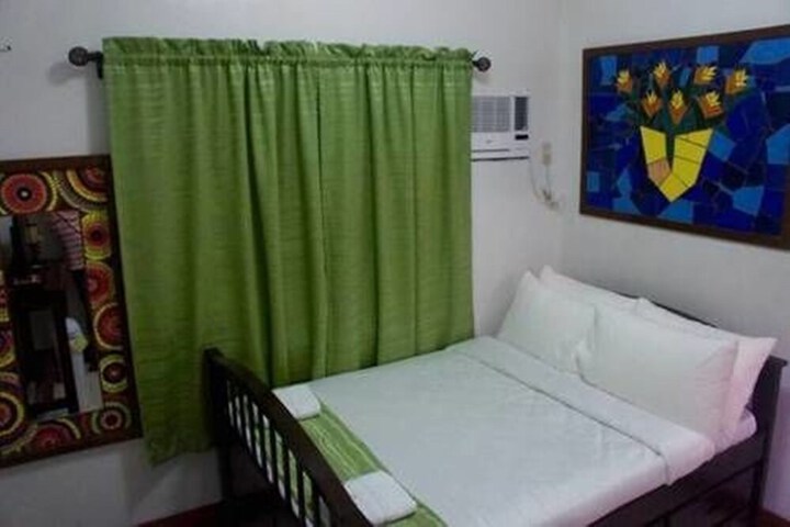 Room 5 of 12
