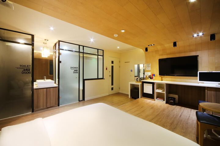 Room 20 of 36