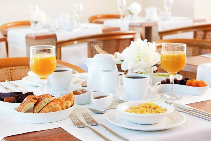 Breakfast/Coffee Service 104 of 162