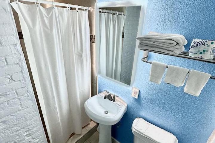 Room 26 of 148