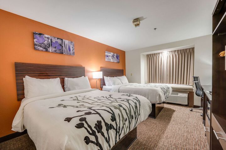 1 Queen Bed (13 of 20)
