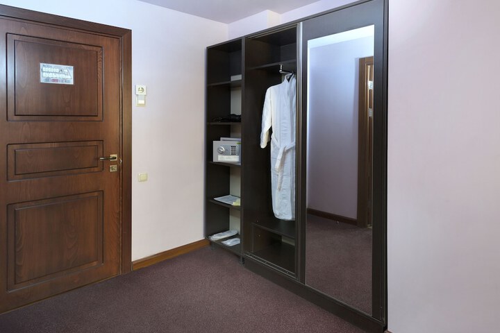Room 11 of 45