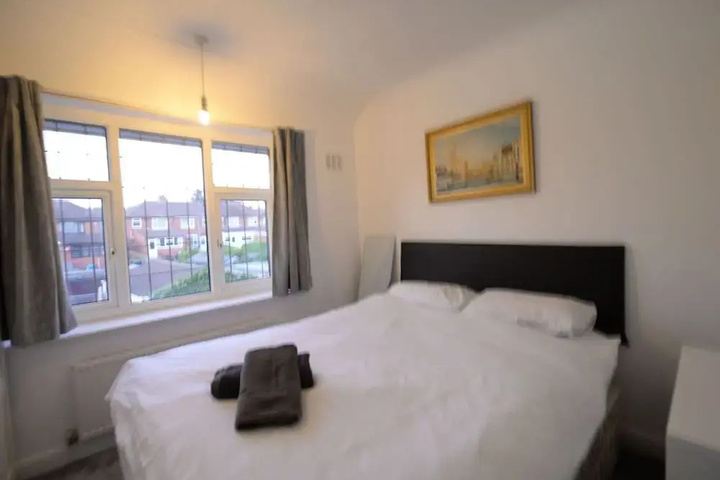 Alluring Holiday Home in Coventry With Garden