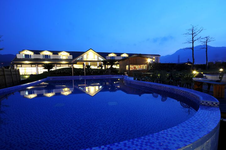 Pools & Facilities